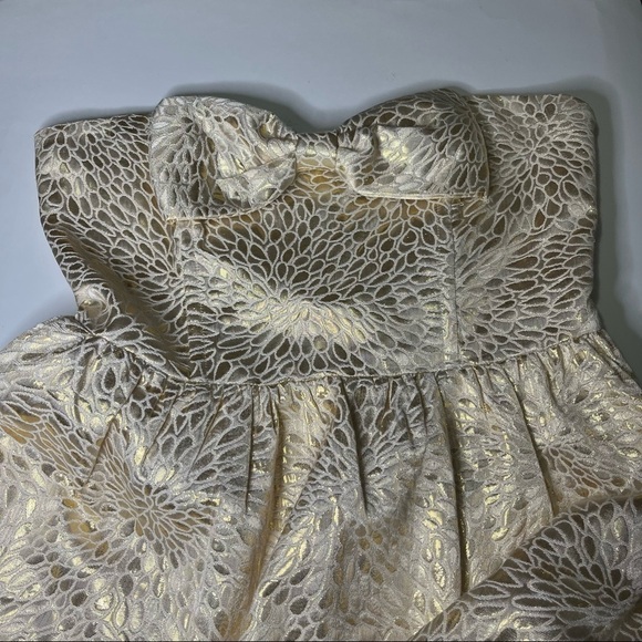 𝅺⭐️ 3/$25 ⭐️Forever 21 Gold Strapless Dress With a Bow Size M - Picture 3 of 10